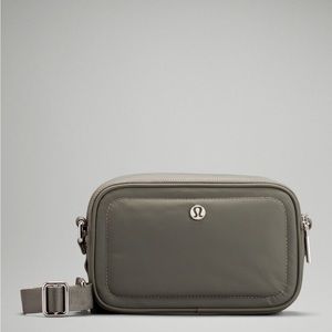NWT Lululemon Camera Crossbody Bag in Grey Sage
